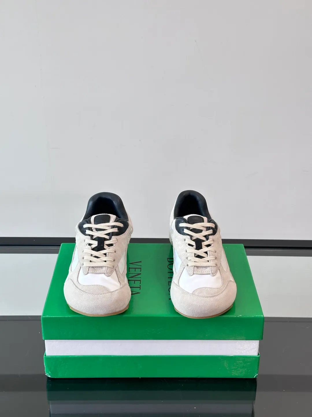 p600 "Bv" new orbit👫 casual sneakers for couples, the retro style of the millennium is so handsome, a super cool fashion item, the most important thing is that it feels incomparably comfortable on the feet, and the design style is also perfect. It will definitely be the one you wear most in daily life, original development, high quality presentation! Size: 35-45 (men’s size 38.45 customized)